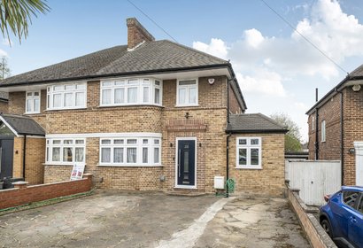 under offer field end road london 37806 - Gibbs Gillespie