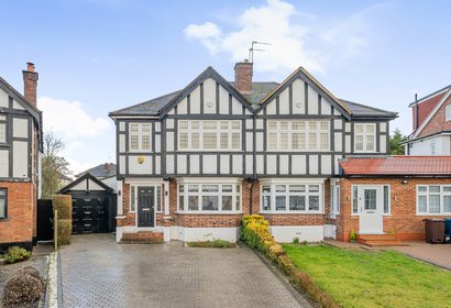 for sale the lawns london 38318 - Gibbs Gillespie