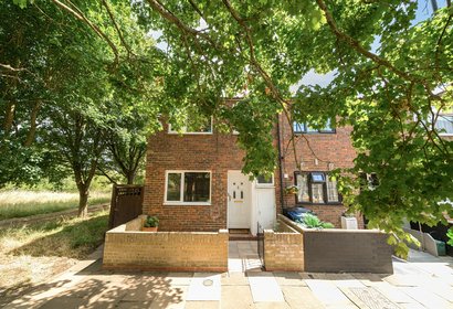 for sale meadow close london 38380 - Gibbs Gillespie