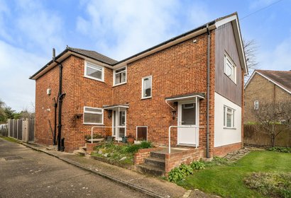 under offer roy road london 38402 - Gibbs Gillespie