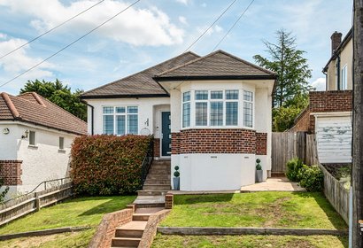 under offer highland road london 38442 - Gibbs Gillespie