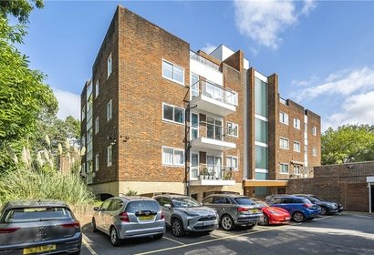 for sale oak lodge close london 38590 - Gibbs Gillespie