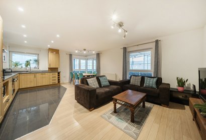 under offer metropolitan station approach london 38620 - Gibbs Gillespie