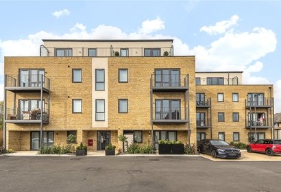 sale agreed the dairy london 3875 - Gibbs Gillespie