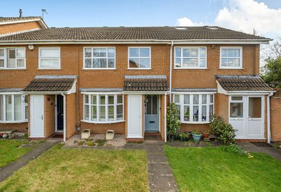 under offer windmill drive london 38983 - Gibbs Gillespie