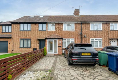 for sale moat farm road london 39975 - Gibbs Gillespie