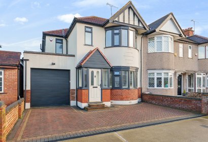 under offer hartland drive london 40157 - Gibbs Gillespie