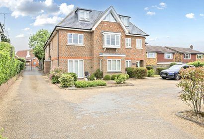 under offer kingsend london 40259 - Gibbs Gillespie