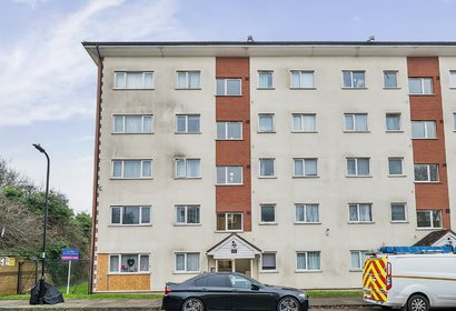 for sale byron way london 40285 - Gibbs Gillespie