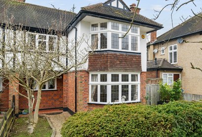 under offer woodhall drive london 40459 - Gibbs Gillespie