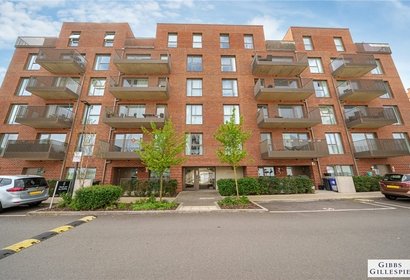 under offer hazeview apartments london 40537 - Gibbs Gillespie