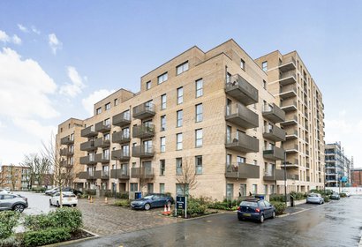 under offer meadowview close london 40716 - Gibbs Gillespie