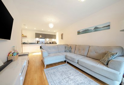 under offer arla place london 40765 - Gibbs Gillespie