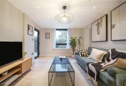 under offer paramount house london 40982 - Gibbs Gillespie