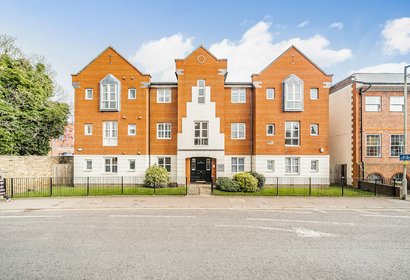 for sale centennial court london 41070 - Gibbs Gillespie