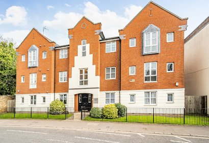 for sale centennial court london 41070 - Gibbs Gillespie