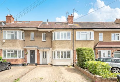 under offer cottingham chase london 41257 - Gibbs Gillespie