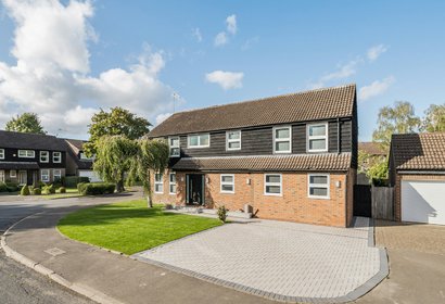 under offer grove farm park london 41477 - Gibbs Gillespie