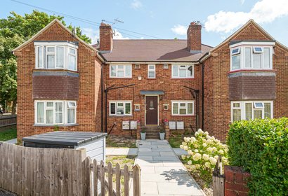 under offer trevor crescent london 41595 - Gibbs Gillespie