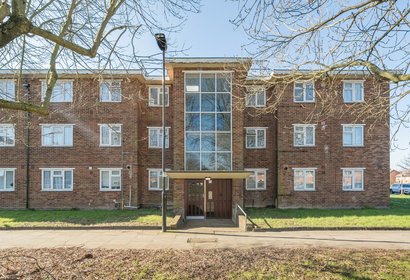 under offer dabbs hill lane london 42112 - Gibbs Gillespie