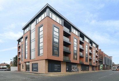 under offer paramount house london 42170 - Gibbs Gillespie