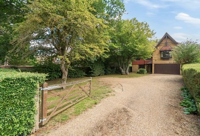 for sale ducks hill road london 42651 - Gibbs Gillespie