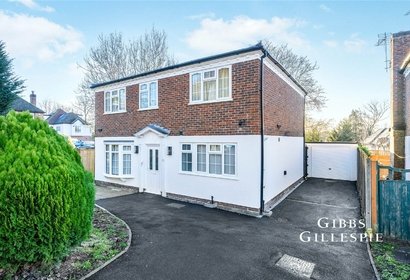 let daymer gardens london 43220 - Gibbs Gillespie