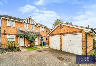 to let hazelwood close london 43297 - Gibbs Gillespie