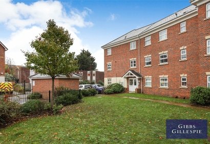 to let crispin way london 43346 - Gibbs Gillespie