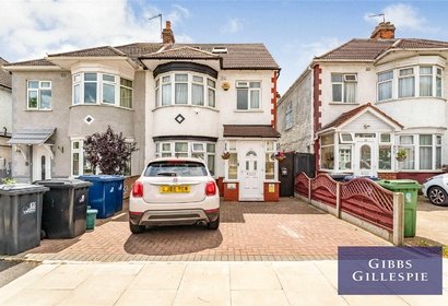 to let uneeda drive london 43509 - Gibbs Gillespie