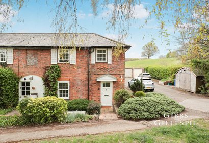 to let queens head cottages london 43674 - Gibbs Gillespie