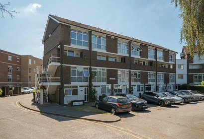 under offer goral mead london 44696 - Gibbs Gillespie