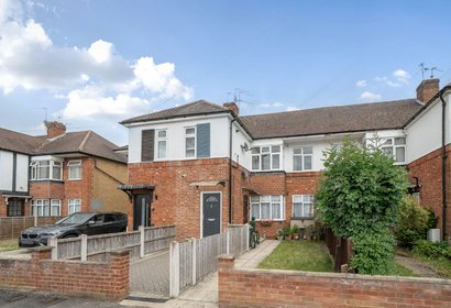 sold beechwood avenue london 45054 - Gibbs Gillespie