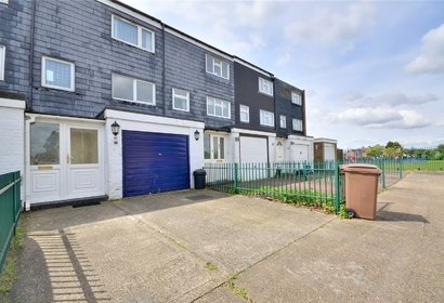 to let greatfields drive london 45204 - Gibbs Gillespie