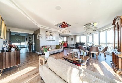 for sale dickens yard london 47245 - Gibbs Gillespie