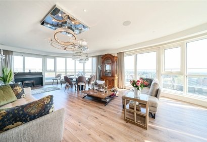 for sale dickens yard london 47245 - Gibbs Gillespie