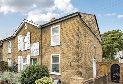under offer new road london 47382 - Gibbs Gillespie