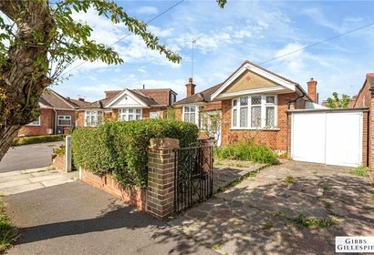 to let parkthorne drive london 47516 - Gibbs Gillespie