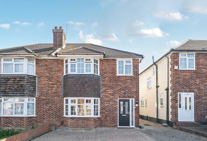 sold crest gardens london 48531 - Gibbs Gillespie