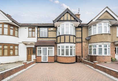 under offer kenmore avenue london 49428 - Gibbs Gillespie