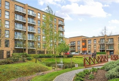under offer zodiac close london 49504 - Gibbs Gillespie