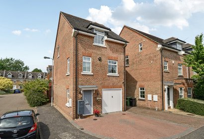 for sale stirling avenue london 49800 - Gibbs Gillespie