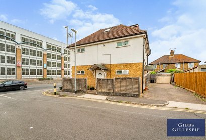 to let chippendale waye london 50880 - Gibbs Gillespie