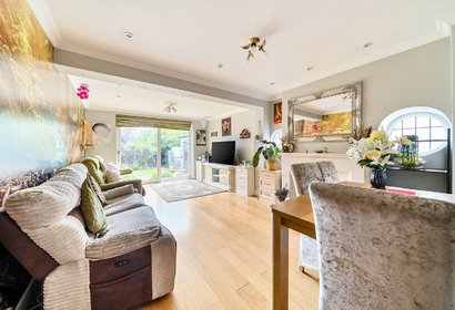 for sale east mead london 51600 - Gibbs Gillespie