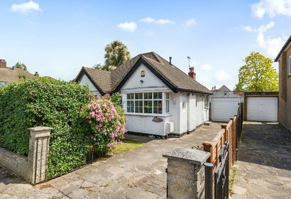 for sale east mead london 51600 - Gibbs Gillespie