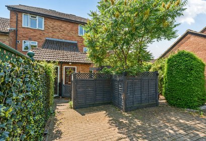 under offer lindsey road london 51789 - Gibbs Gillespie