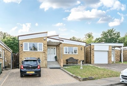 for sale winston close london 51925 - Gibbs Gillespie