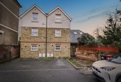 let uxbridge road london 52589 - Gibbs Gillespie