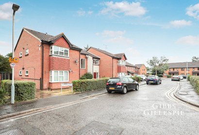 to let clarkes drive london 52861 - Gibbs Gillespie