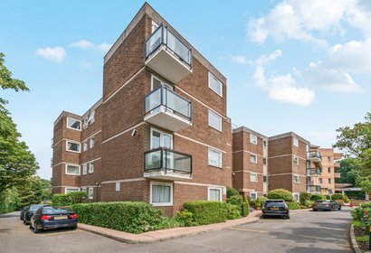 under offer hillcrest road london 53045 - Gibbs Gillespie
